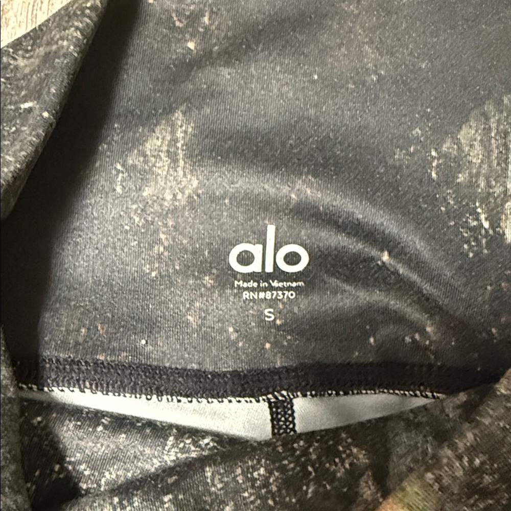 ALO Yoga Black and Gray Patterned Capri Leggings - Picture 2 of 4